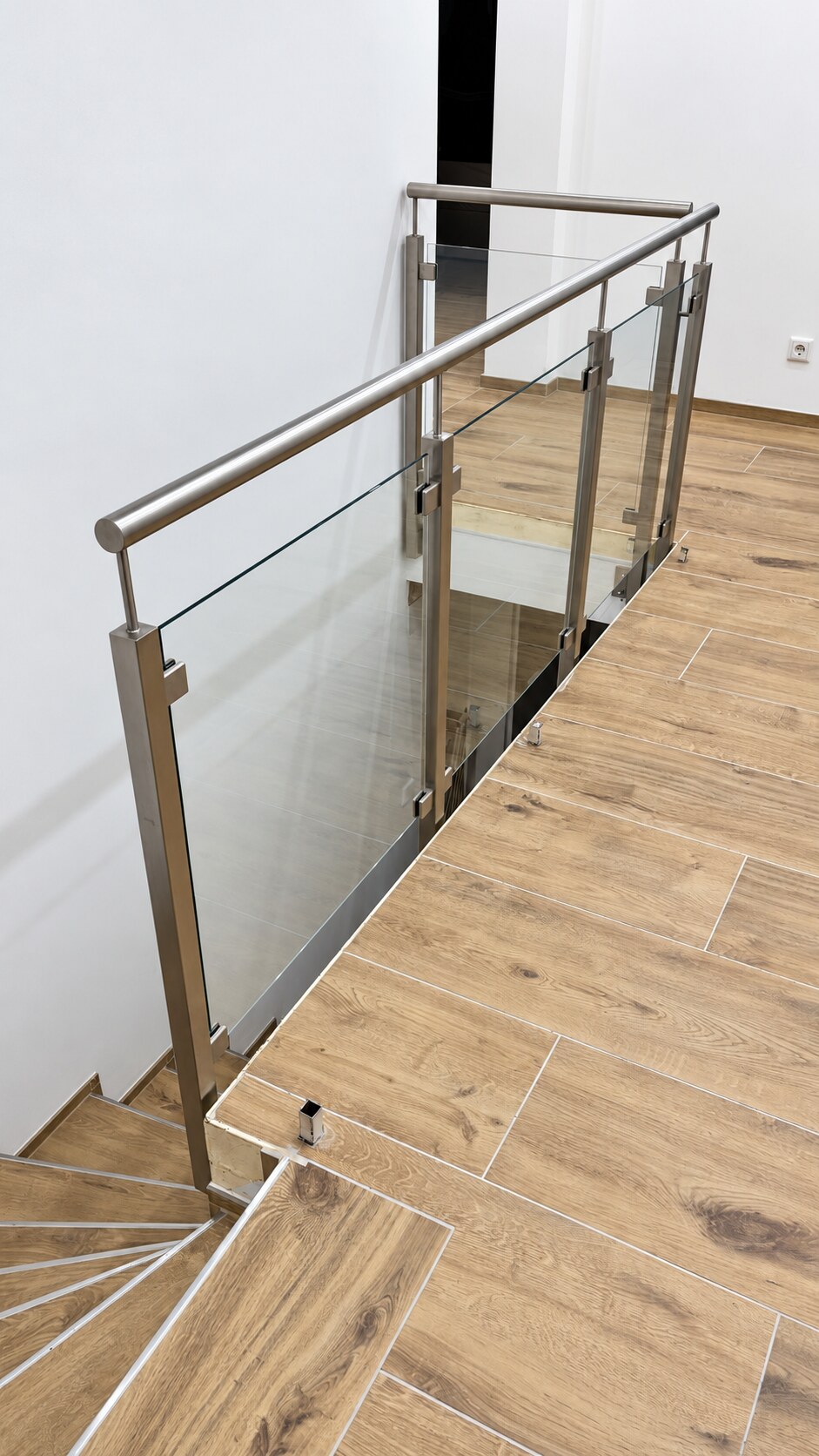 Edelstahl trifft Glas – Projektfoto